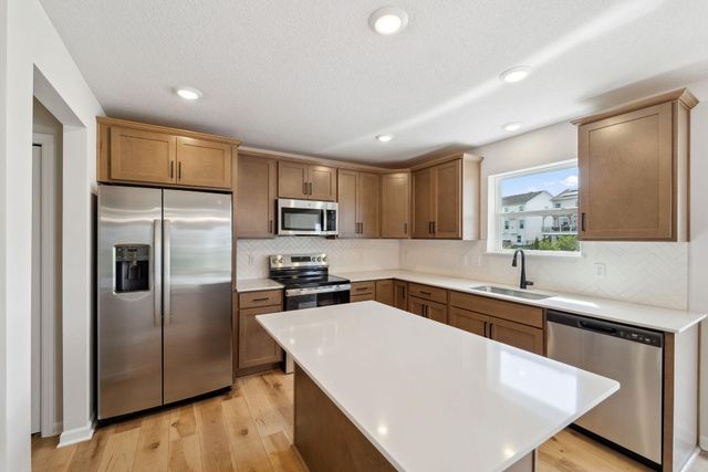 1069 Annagaire Curve, Rosemount, MN 55068