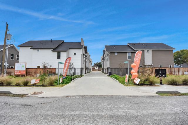 7504 Carver Road E, Houston, TX 77088
