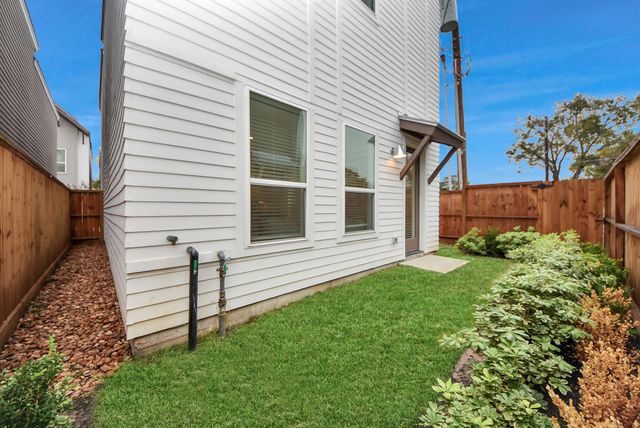 7504 Carver Road E, Houston, TX 77088
