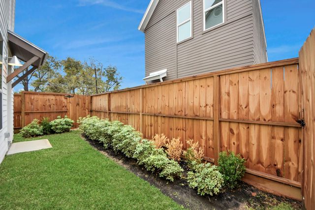 7504 Carver Road E, Houston, TX 77088