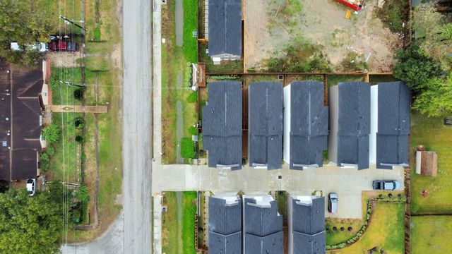7504 Carver Road E, Houston, TX 77088