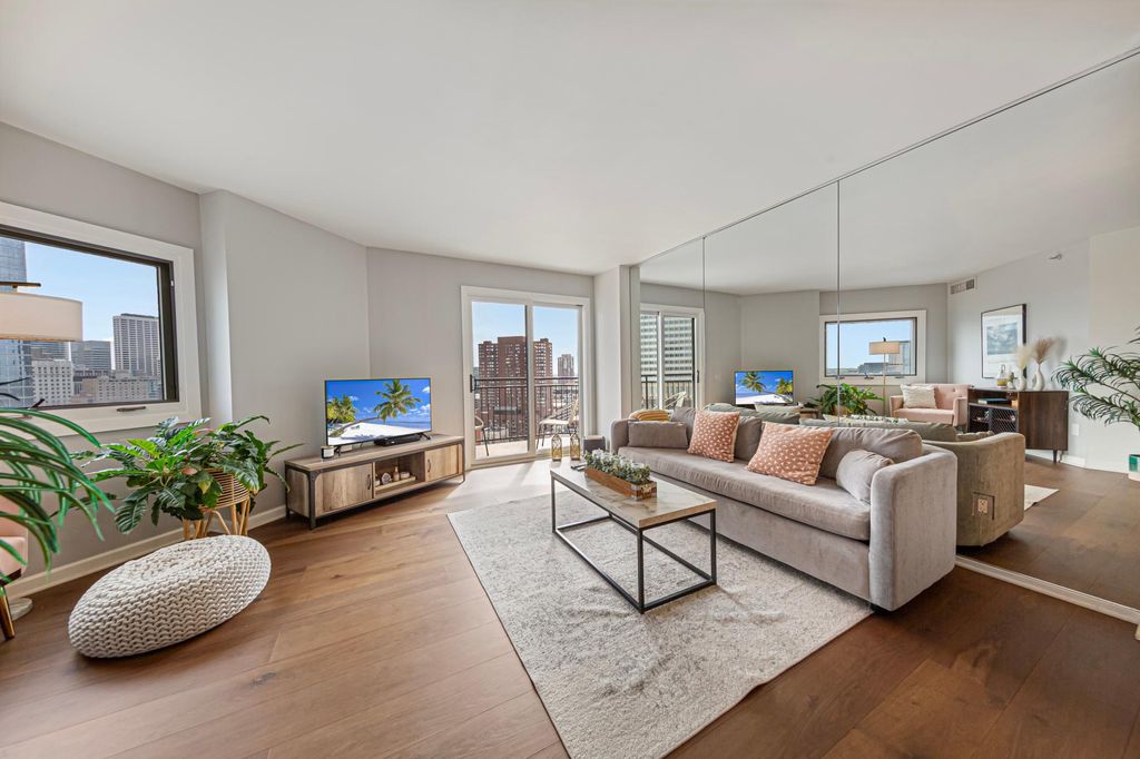 1225 Lasalle Avenue 2101, Minneapolis, MN 55403 — photo 2