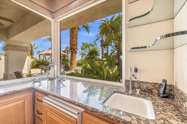 682 Elk Clover Circle, Palm Desert, CA 92211