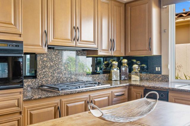 682 Elk Clover Circle, Palm Desert, CA 92211