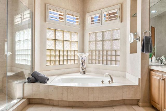 682 Elk Clover Circle, Palm Desert, CA 92211