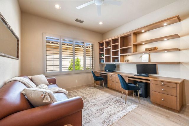 682 Elk Clover Circle, Palm Desert, CA 92211