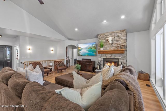 3124 S Lochurst Ln, Coeur D'alene, ID 83814
