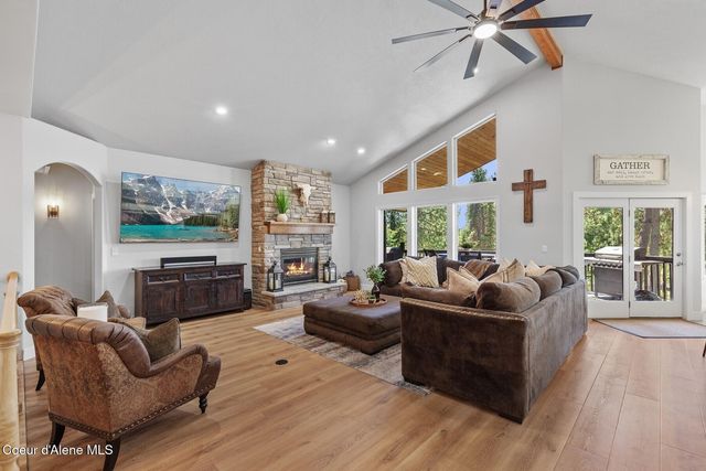 3124 S Lochurst Ln, Coeur D'alene, ID 83814