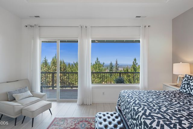 1359 NW Remarkable Drive, Bend, OR 97703
