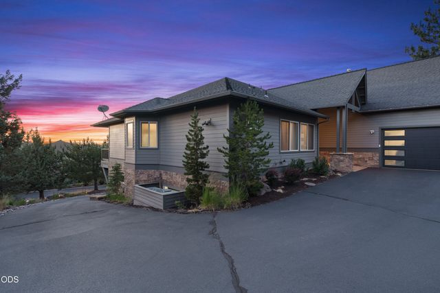 1359 NW Remarkable Drive, Bend, OR 97703