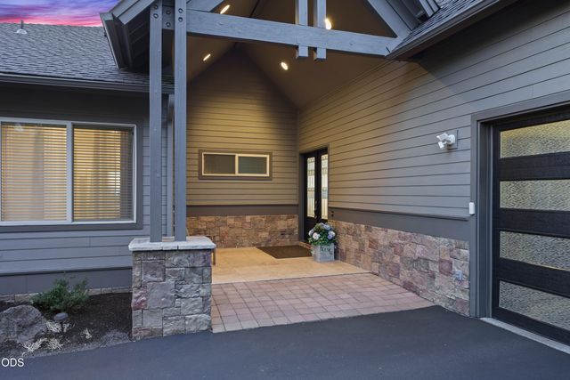 1359 NW Remarkable Drive, Bend, OR 97703