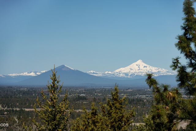 1359 NW Remarkable Drive, Bend, OR 97703