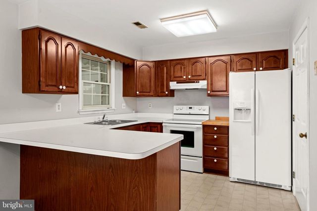 31 BEEKMAN PL, Charles Town, WV 25414