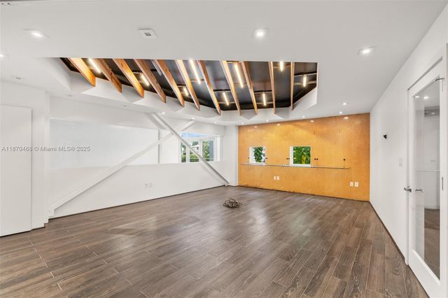 3075 NW South River Dr, Miami, FL 33142