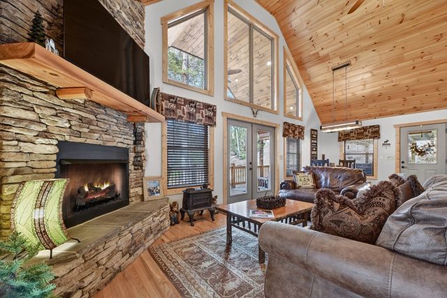 70 Riverside Lane, Blue Ridge, GA 30513