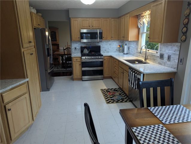 611 Cardile Drive, Webster, NY 14580