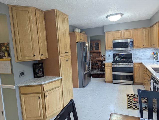 611 Cardile Drive, Webster, NY 14580