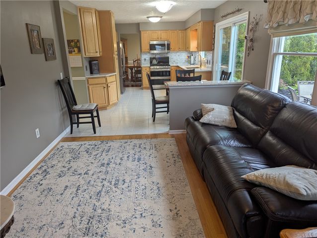 611 Cardile Drive, Webster, NY 14580