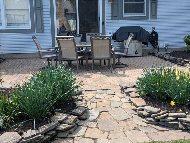 611 Cardile Drive, Webster, NY 14580