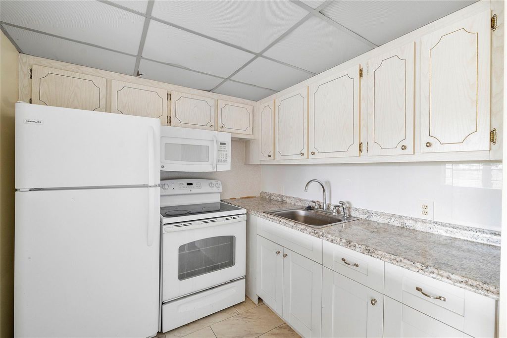 Image 3 of property listing at 358 Dorset I 358, Boca Raton, FL 33434