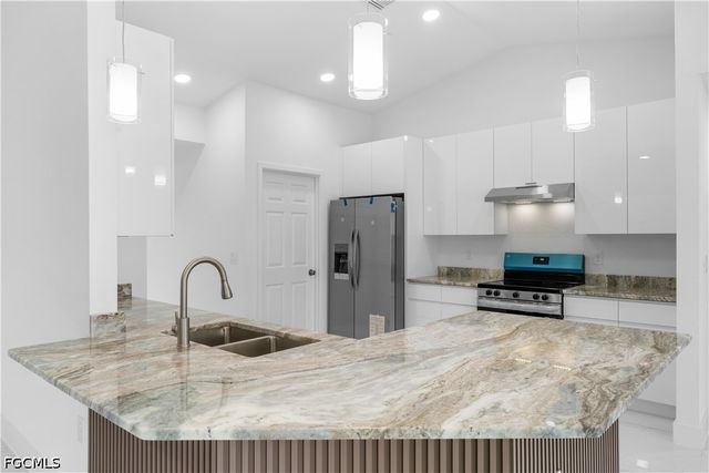 2807 28th ST SW, Lehigh Acres, FL 33976