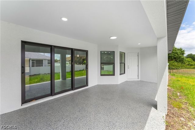 2807 28th ST SW, Lehigh Acres, FL 33976