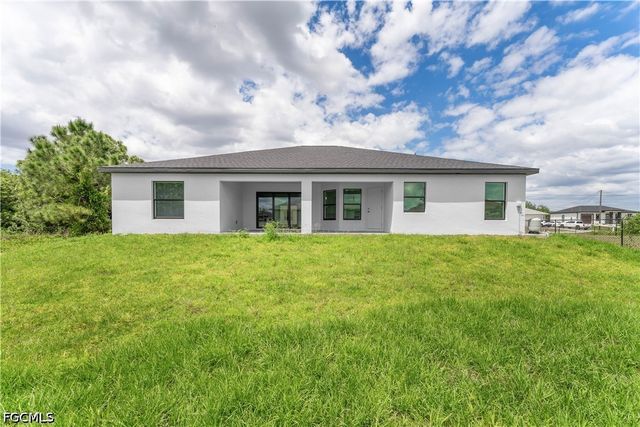 2807 28th ST SW, Lehigh Acres, FL 33976