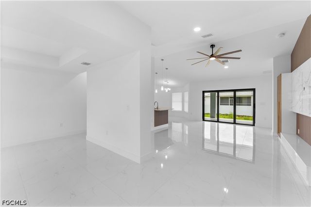 2807 28th ST SW, Lehigh Acres, FL 33976