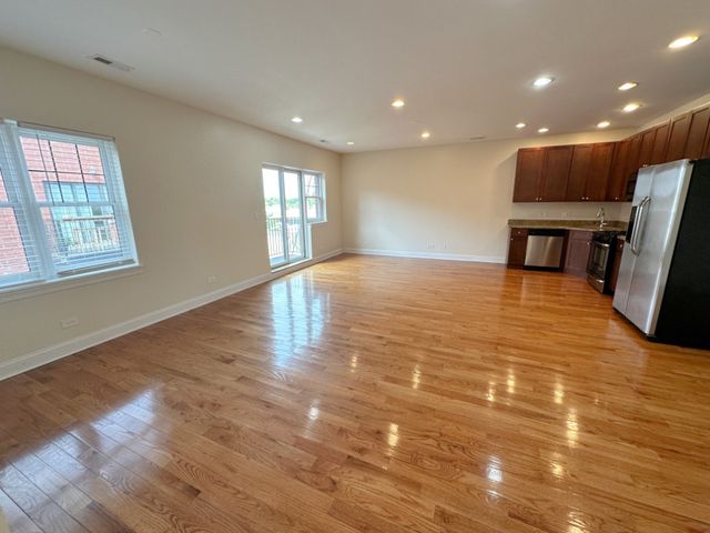 3705 N Kedzie Avenue 308, Chicago, IL 60618