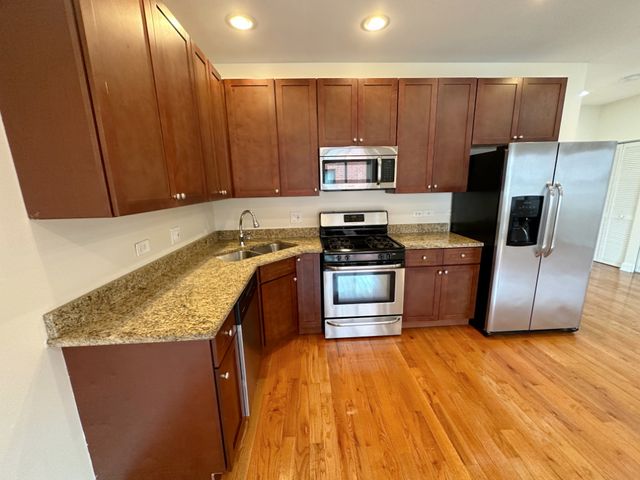 3705 N Kedzie Avenue 308, Chicago, IL 60618