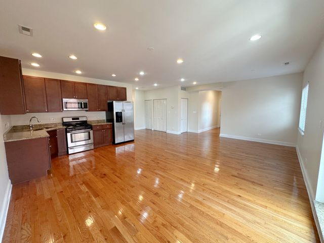 3705 N Kedzie Avenue 308, Chicago, IL 60618