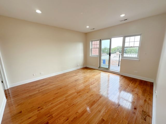 3705 N Kedzie Avenue 308, Chicago, IL 60618