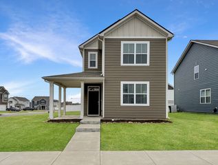 1525 Ashgrove Pl, Lebanon, TN 37087