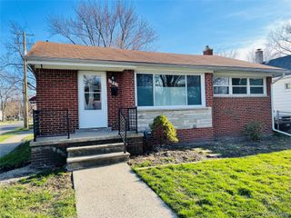 1040 E Maxlow Avenue, Hazel Park, MI 48030