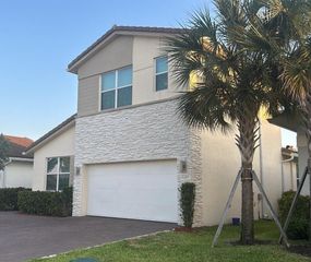 4161 Marina Way, Lighthouse Point, FL 33064