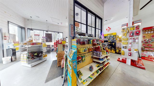 4 Bona Ventura Avenue, Wallkill, NY 12589