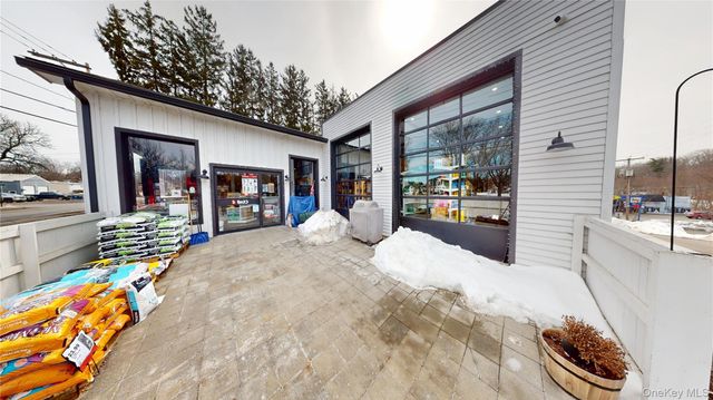 4 Bona Ventura Avenue, Wallkill, NY 12589