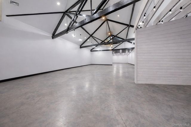 4 Bona Ventura Avenue, Wallkill, NY 12589