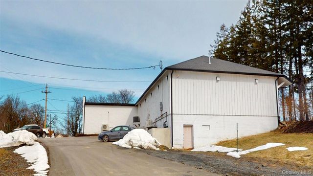 4 Bona Ventura Avenue, Wallkill, NY 12589