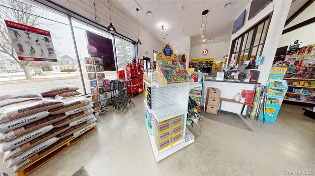 4 Bona Ventura Avenue, Wallkill, NY 12589