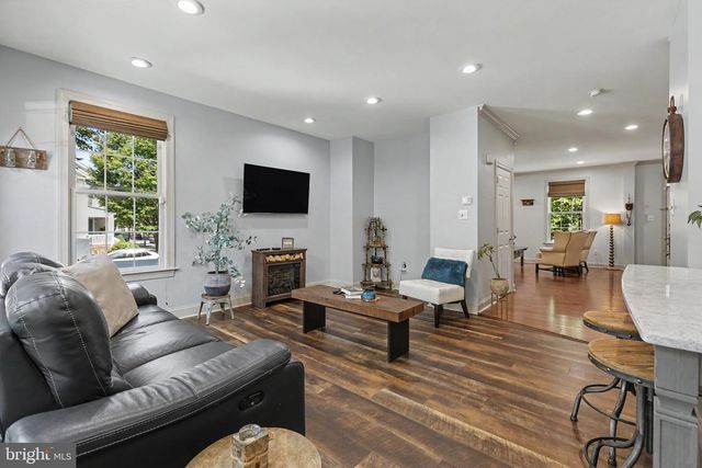 38 UNION ST, Robbinsville, NJ 08691