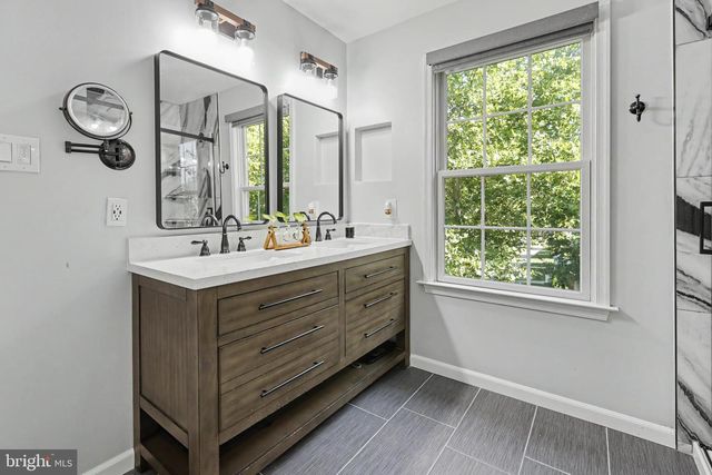 38 UNION ST, Robbinsville, NJ 08691