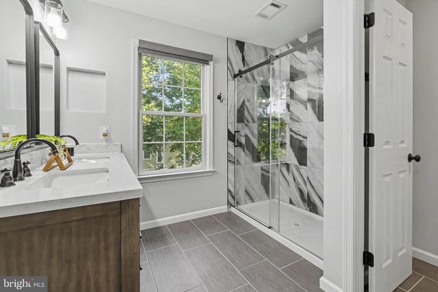 38 UNION ST, Robbinsville, NJ 08691