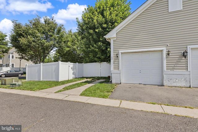 38 UNION ST, Robbinsville, NJ 08691