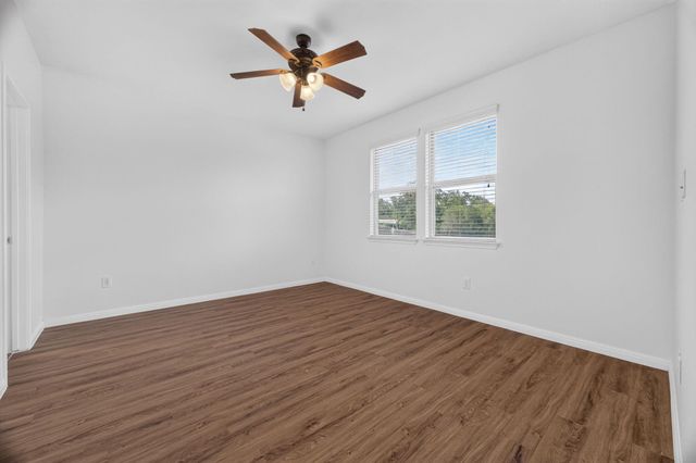 430 Twisted Oaks LN, Buda, TX 78610