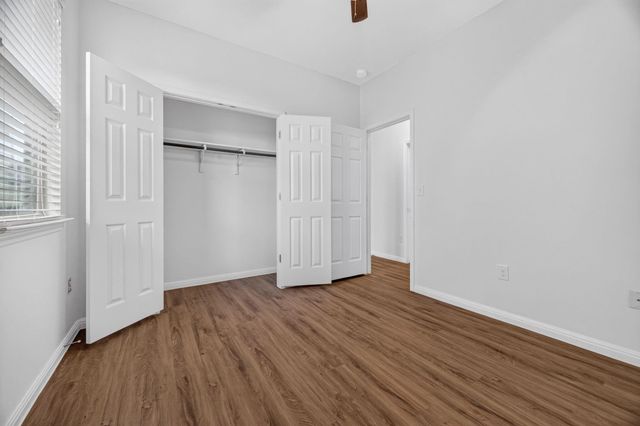 430 Twisted Oaks LN, Buda, TX 78610