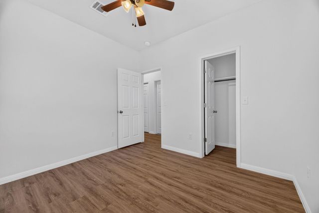 430 Twisted Oaks LN, Buda, TX 78610