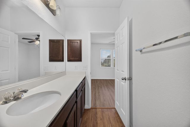 430 Twisted Oaks LN, Buda, TX 78610