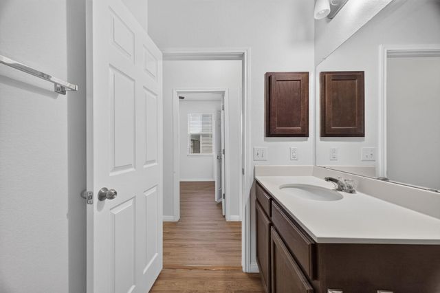430 Twisted Oaks LN, Buda, TX 78610