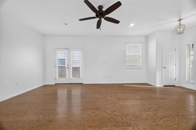 430 Twisted Oaks LN, Buda, TX 78610